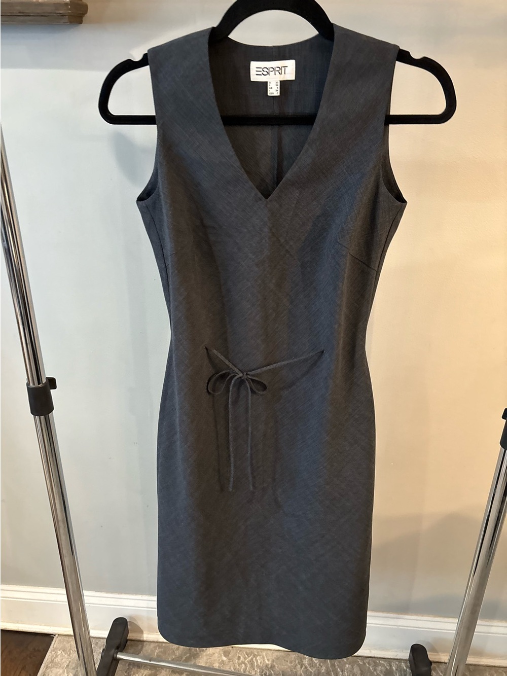 Esprit Charcoal Gray Sleeveless V-Neck Midi Sheath Dress women’s Sz. 2 tie waist - Picture 2 of 8